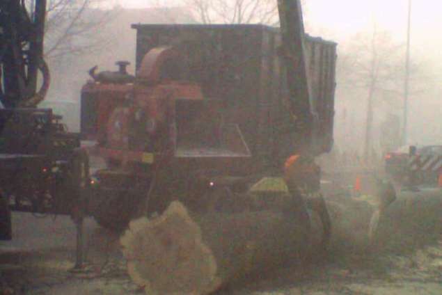 in stukken van van een amrikaanse eik, dit hout is goed geschikt voor de kachel. tilburg eindenhoven